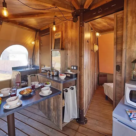 بيت خشبي Whaka Luxury Camp Seissan