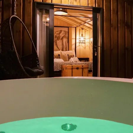 Whaka Luxury Camp Lodge *
